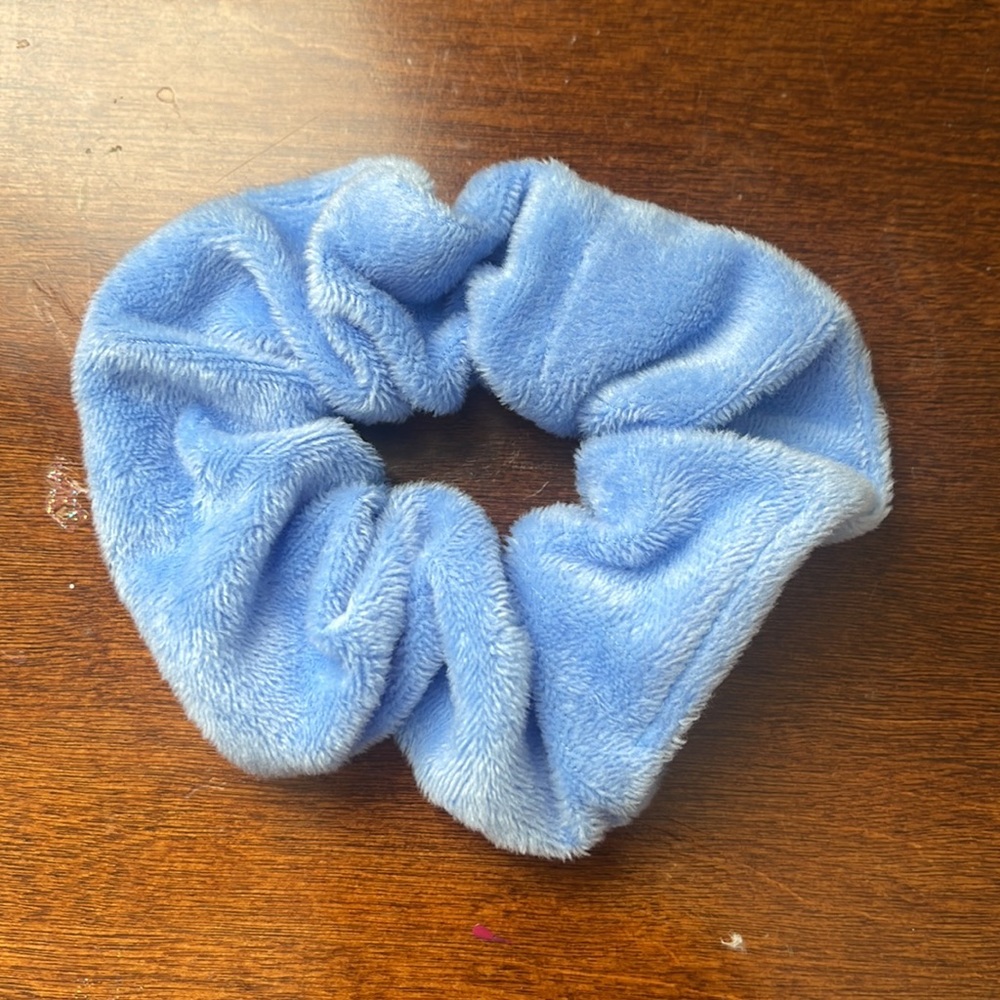 Fuzzy scrunchie - Picture 2 of 2